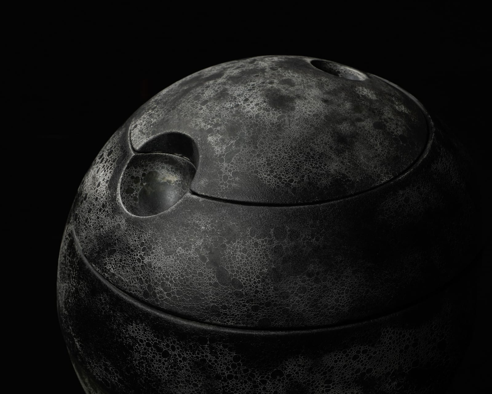 Terauchi Shinji 寺内信二, Four-tiered moon shaped box, Moon-scape 松竹梅 珠型四段重, 2024