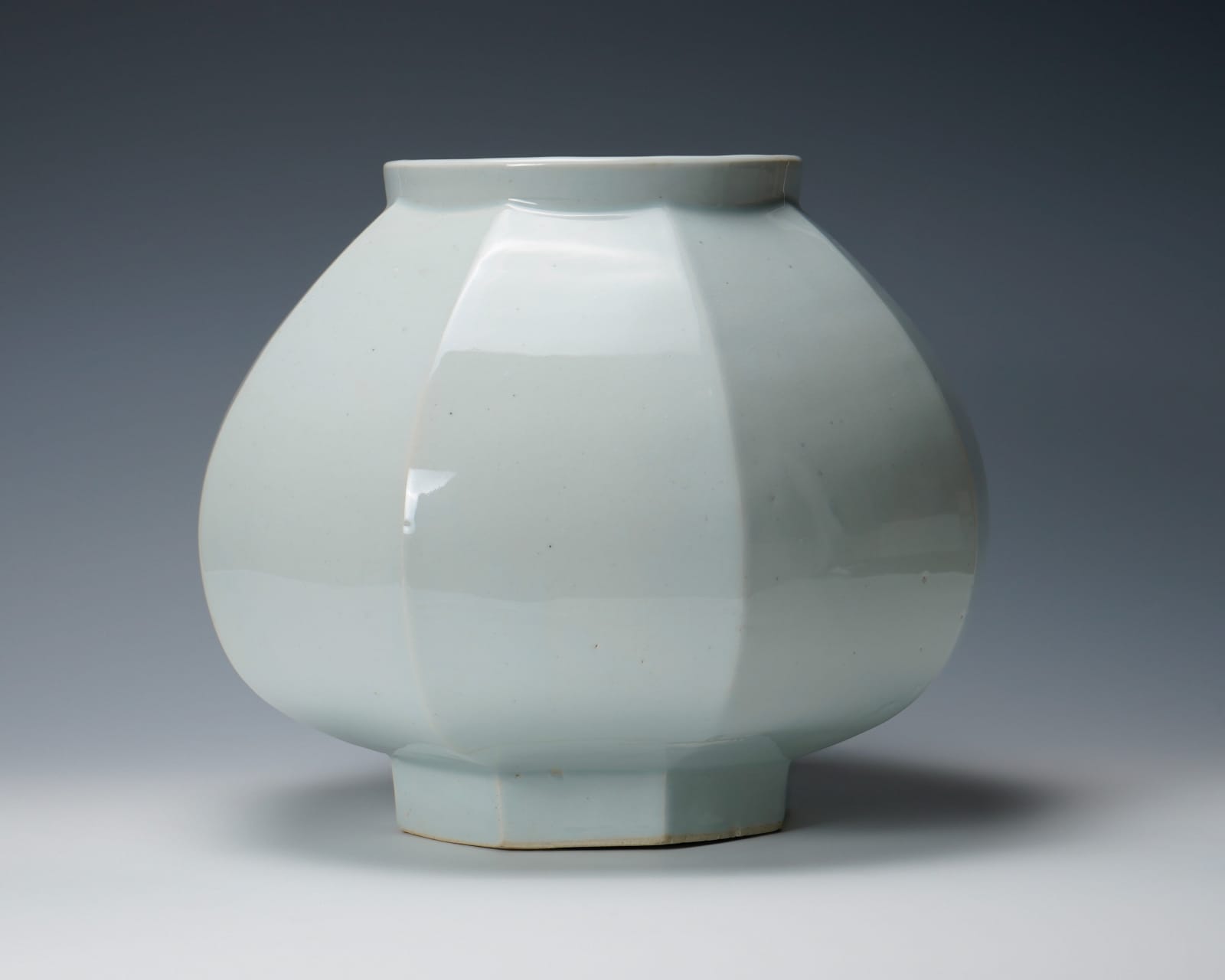 Ahn Dong-Oh 안동오 (An Togo 安東五), Large jar