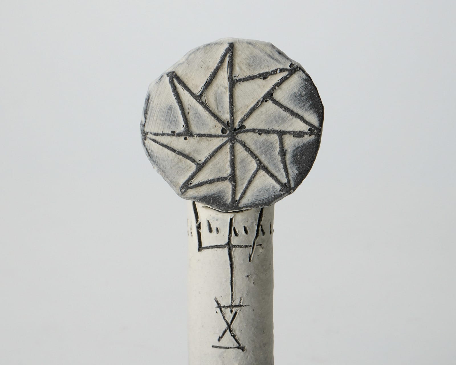 Kato Kiyoyuki 加藤清之, No. 1 Flower vessel with white glaze on black clay 花入