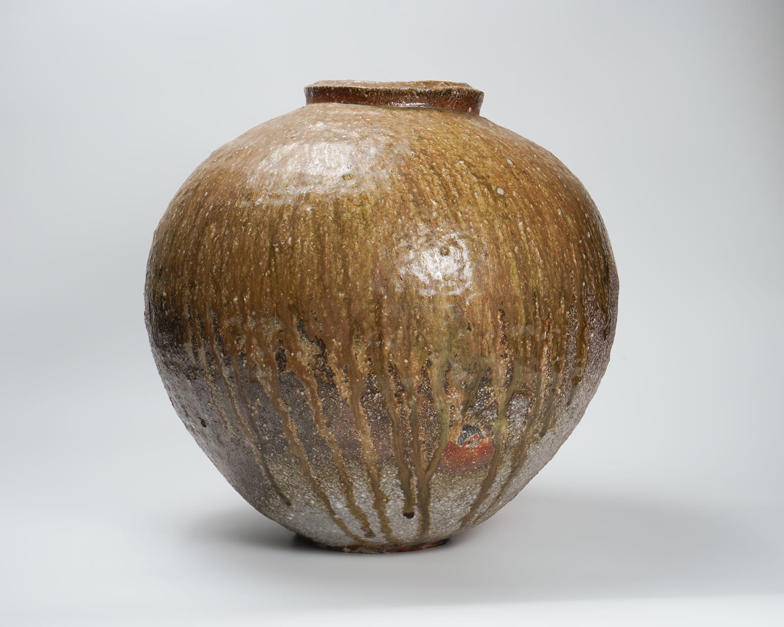 Kohara Yasuhiro 小原康裕, Large Shigaraki Jar, 2025