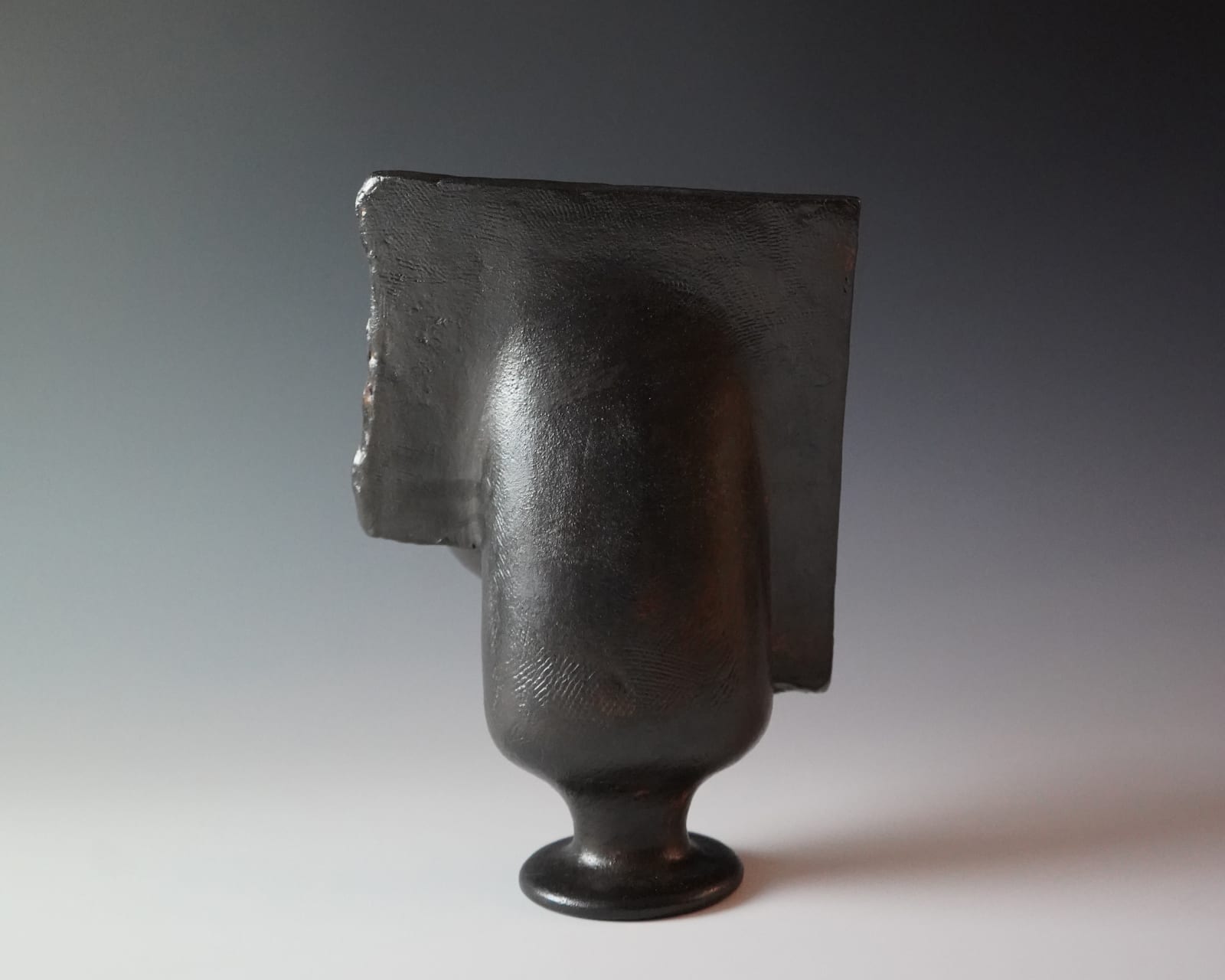 Yanagihara Mutsuo 柳原睦夫, Vessel "where the soul resides" 碧釉壷 “玉の所在”, 2014