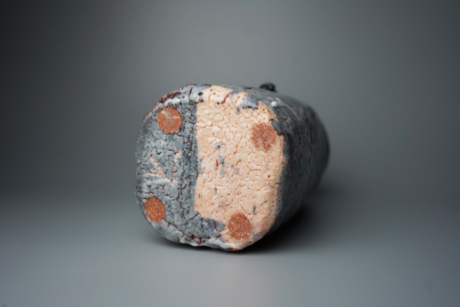Wakao Toshisada 若尾利貞, Gray Shino "Hanging" Flower Vase 鼠志野花生