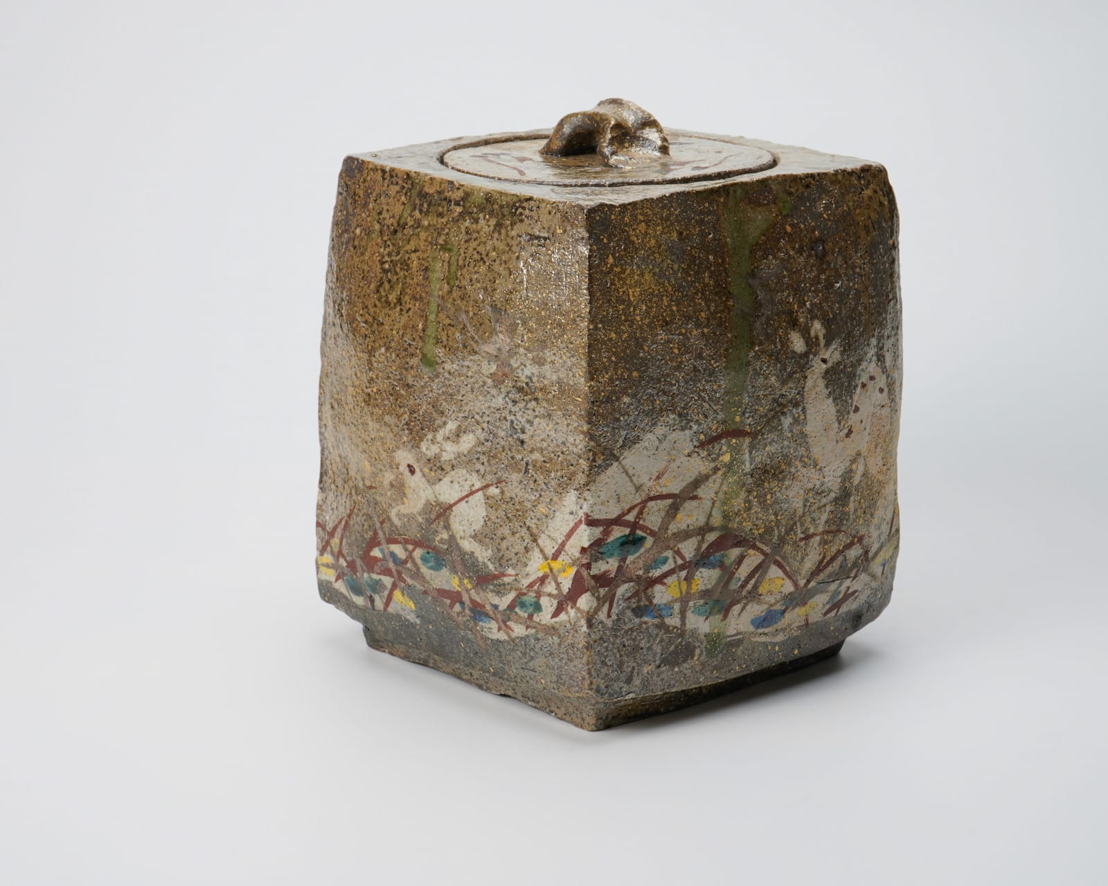 Tsuboshima Dohei 坪島 圡平, Golden water jar with inlaid deers and rabbits 金露彩象嵌 鹿兎文水指