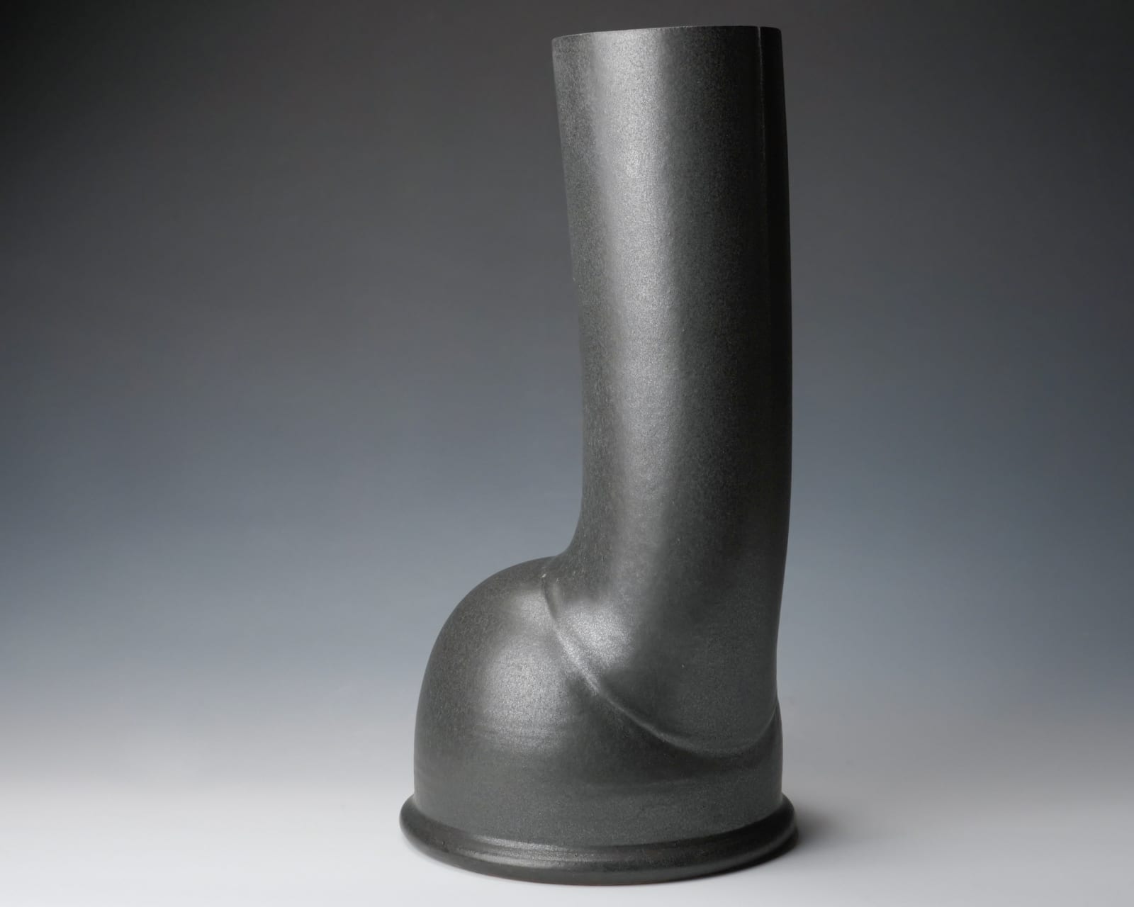 Shibata Shigeru 柴田繁, Black Glazed Vase 黒釉花器”起”, cia 1978