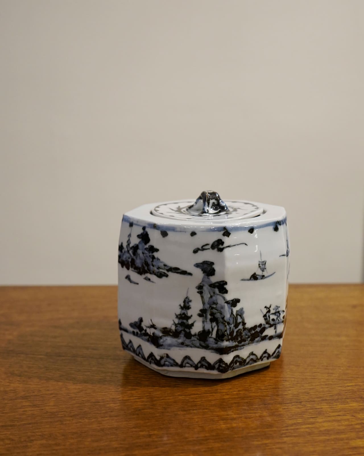 Tsuboshima Dohei 坪島 圡平, Sometsuke water jar with mountain and river landscape, 2005