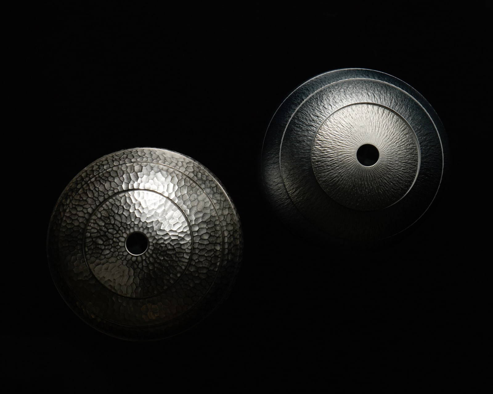 Terauchi Shinji 寺内信二, Five-tiered moon shaped bowl with silver and hammered texture finish 本銀彩槌目珠型五段重, 2024