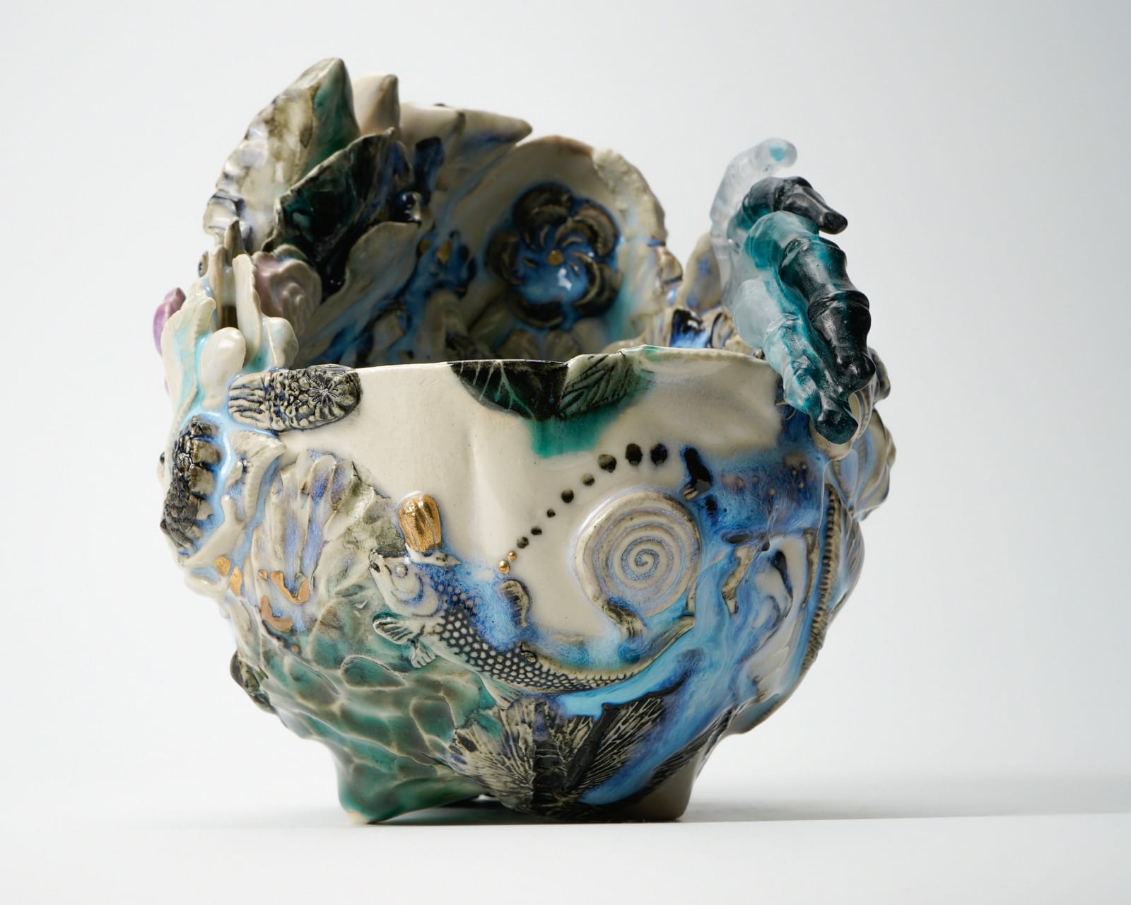 Oishi Sayaka 大石早矢香, Crowned skull bowl "Memento mori" メメントモリ花冠盌, 2024