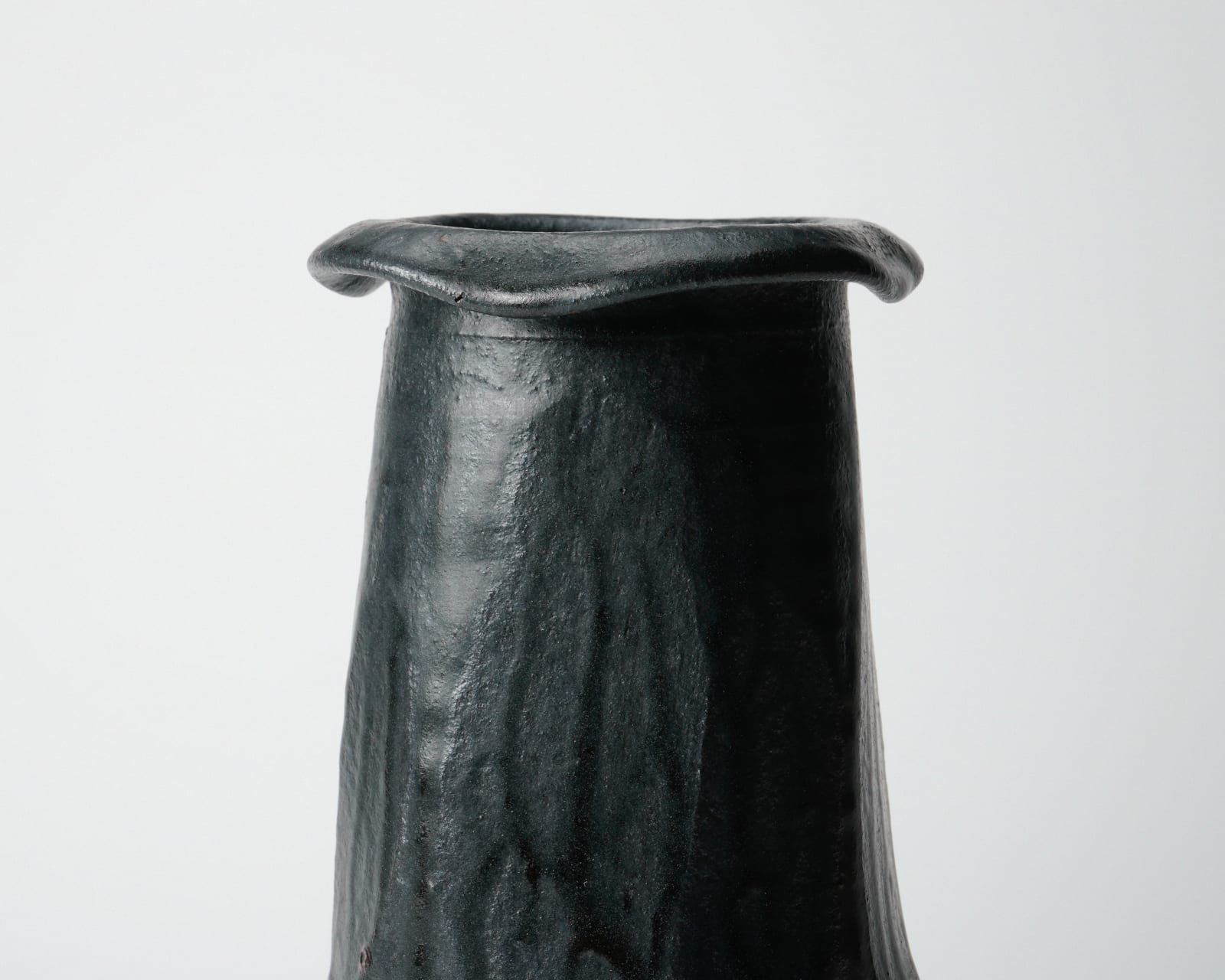 KATO Yasukage XIV 十四代加藤康景, Black oribe flower vase