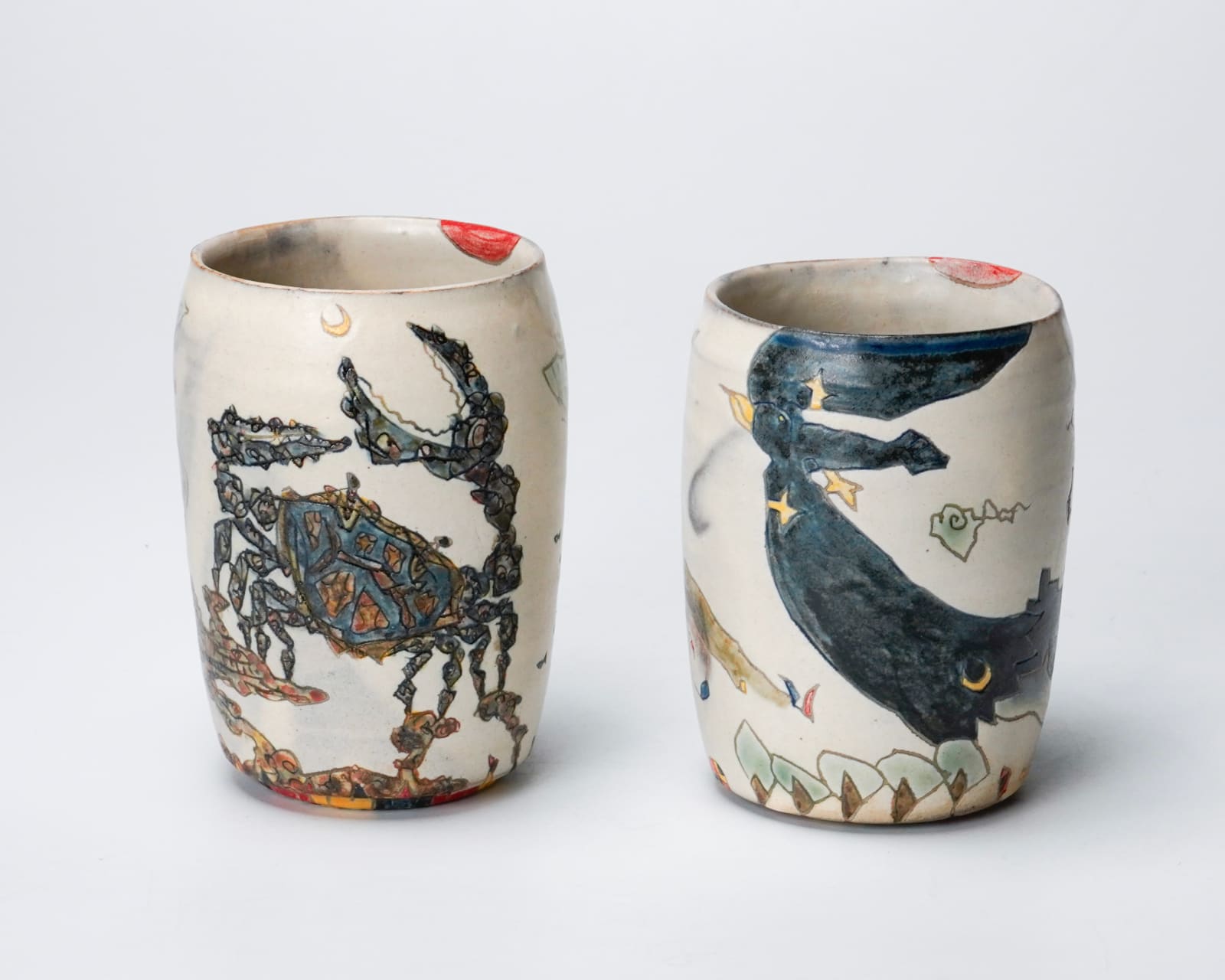 KOMAGO Tetsutarou 小孫哲太郎, No.31 Polychrome Yunomi with Carved Crab Designs 線彫蟹紋湯呑, 2023