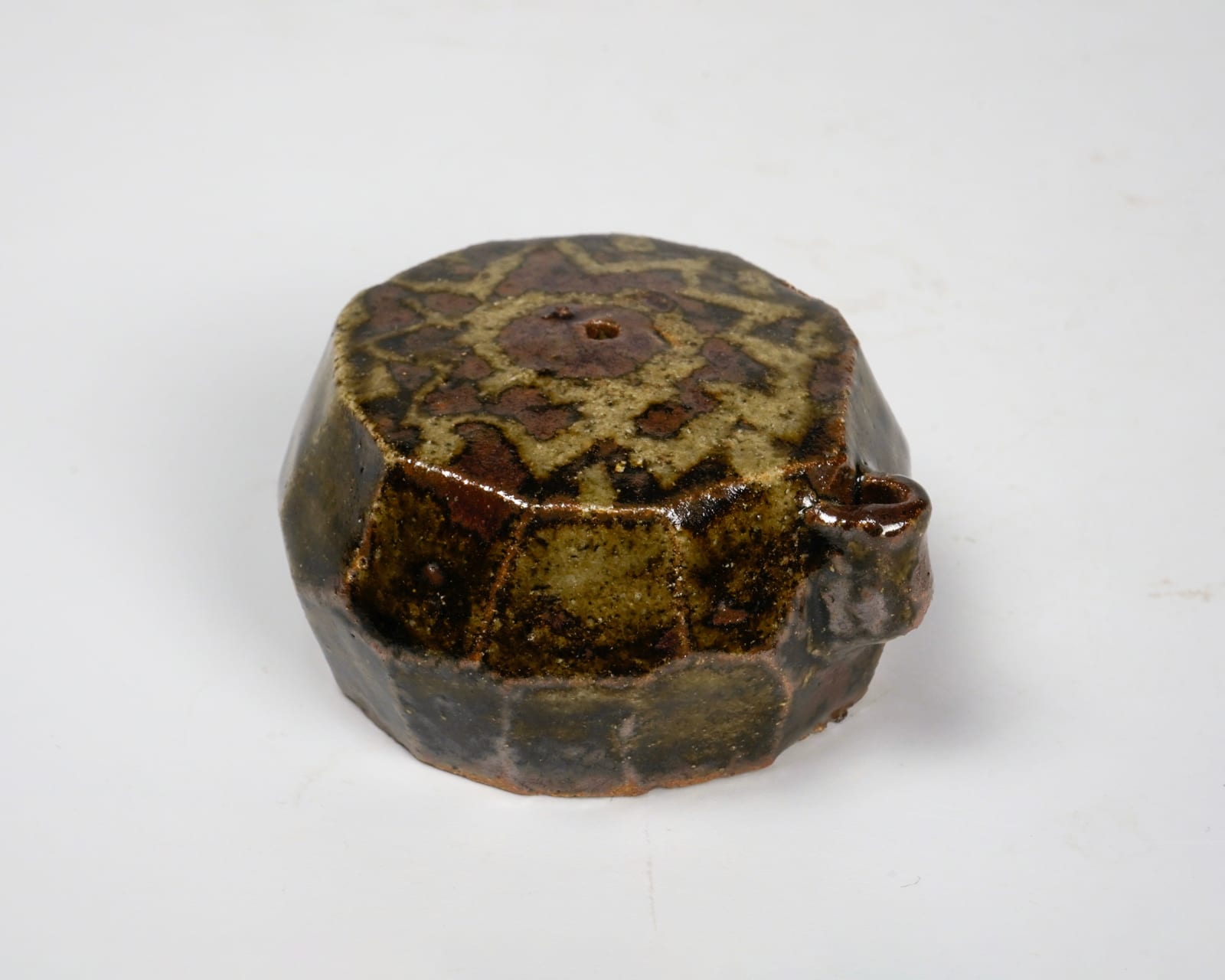 Faceted amber glazed water dropper 飴釉面取水滴, Joseon dynasty