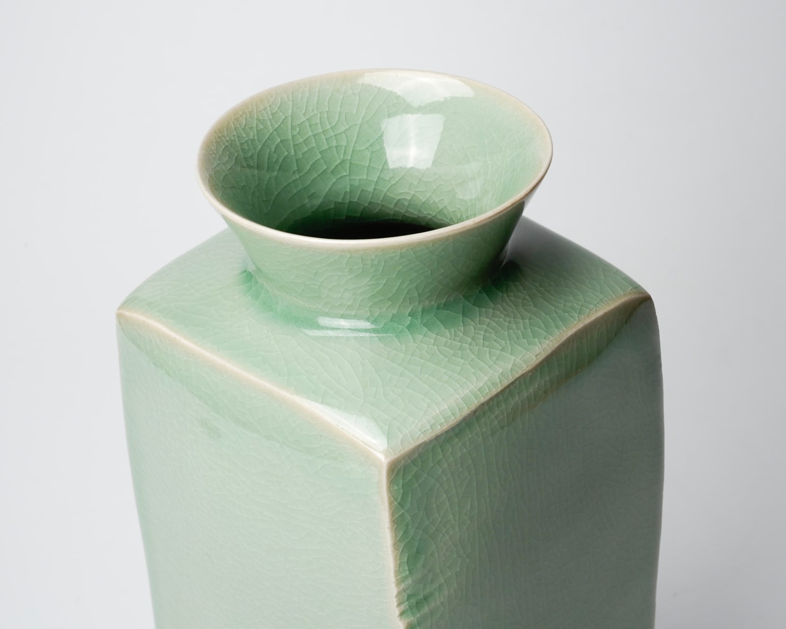 Shin Sang-ho 신상호, Celadon jar, 1991