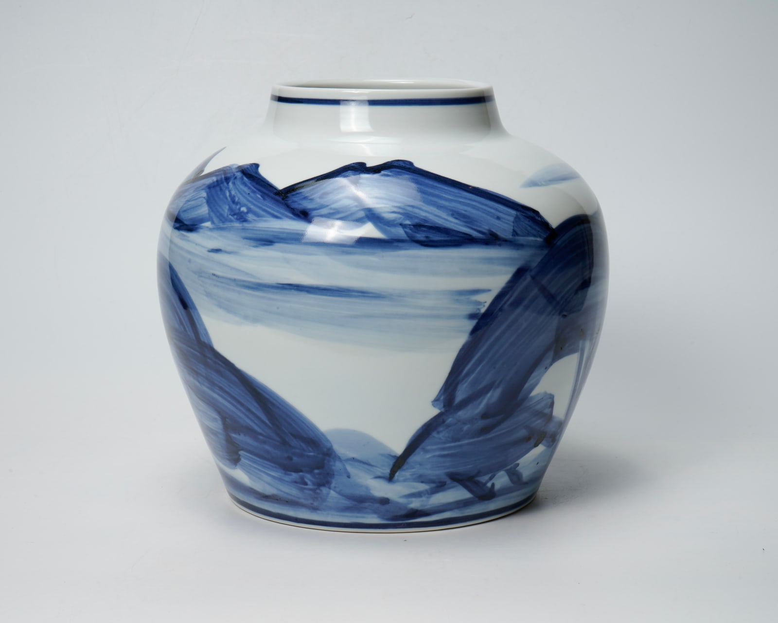 Kondo Yuzo 近藤悠三, Sometsuke Flower Jar with a Mountain Scene 山染付花瓶