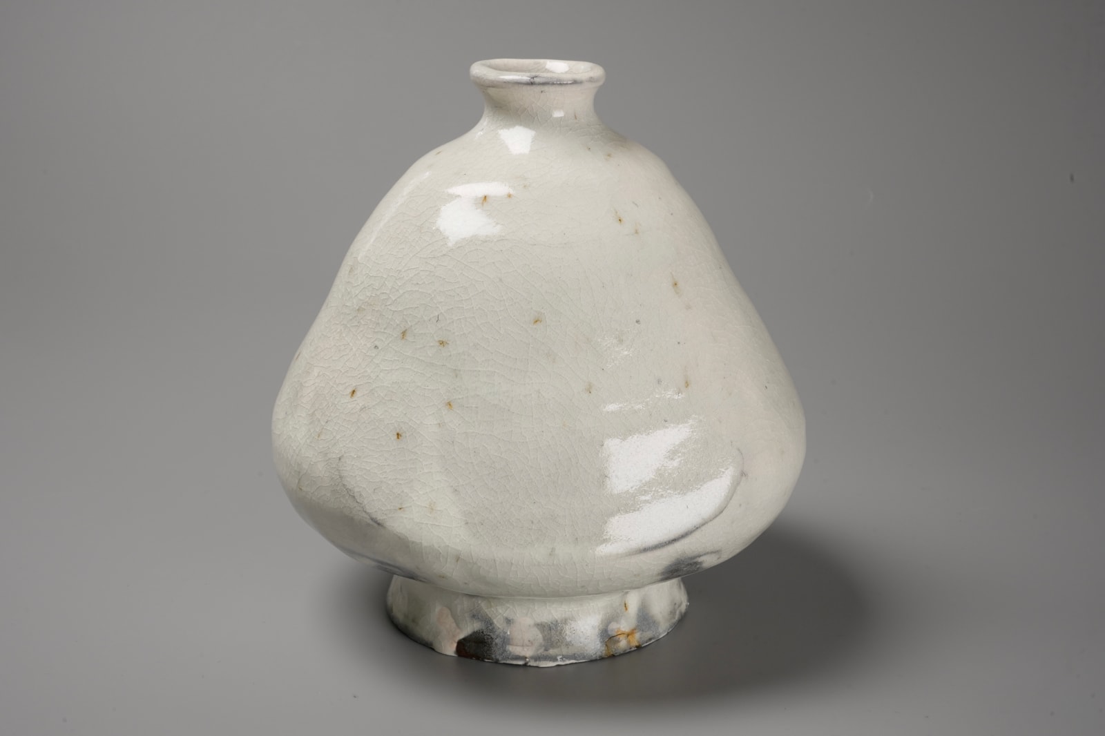 Kondo Seiko 近藤 精宏, Kohiki Jar with Transparent Glaze 粉引扁壺