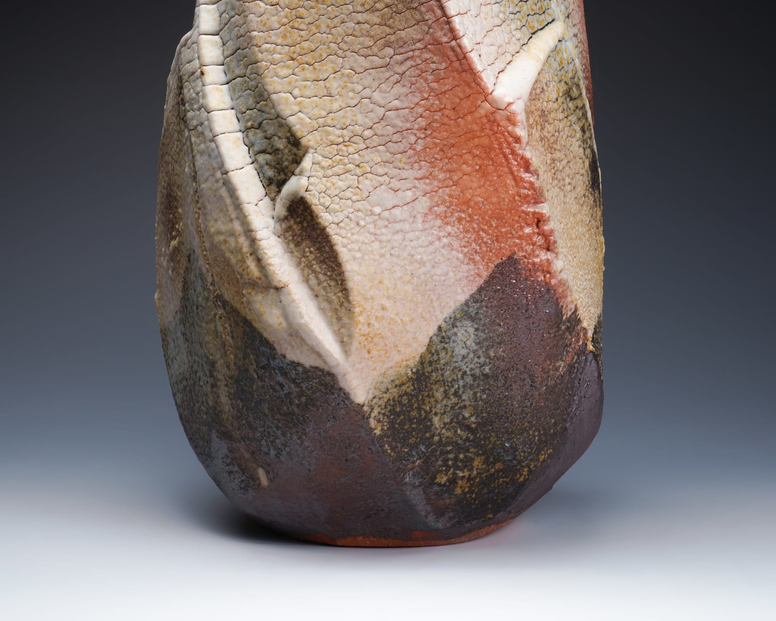 Hayashi Shotaro 林正太郎, Manyo flower vessel with impressions of a mountain scene, 2023
