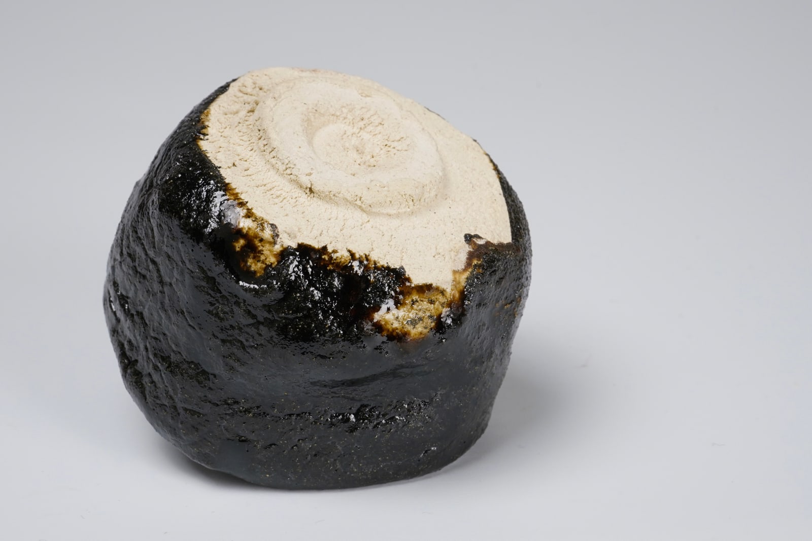 Nishioka Yu 西岡悠, Black Iron Glazed Guinomi 引出黒ぐい呑み