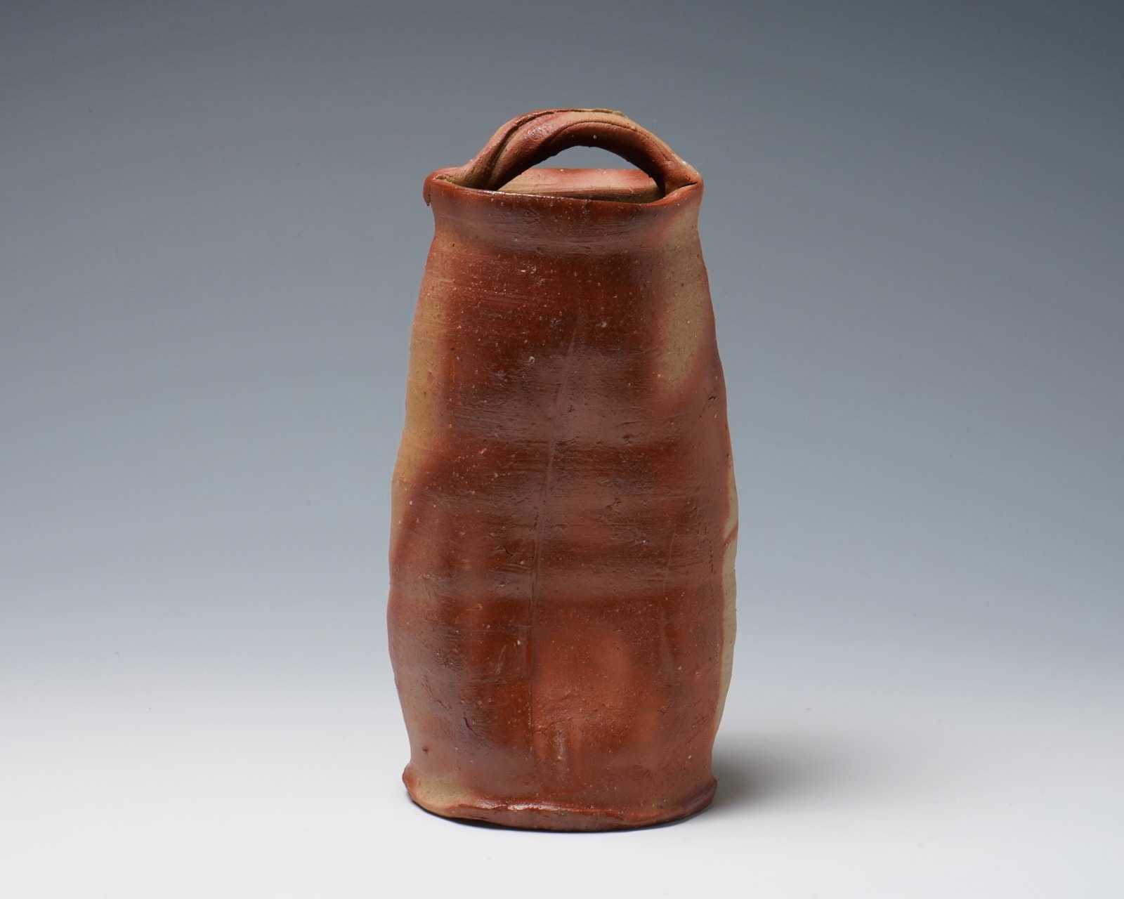 Kakurezaki Ryuichi 隠崎隆一, Bizen Flower Vase