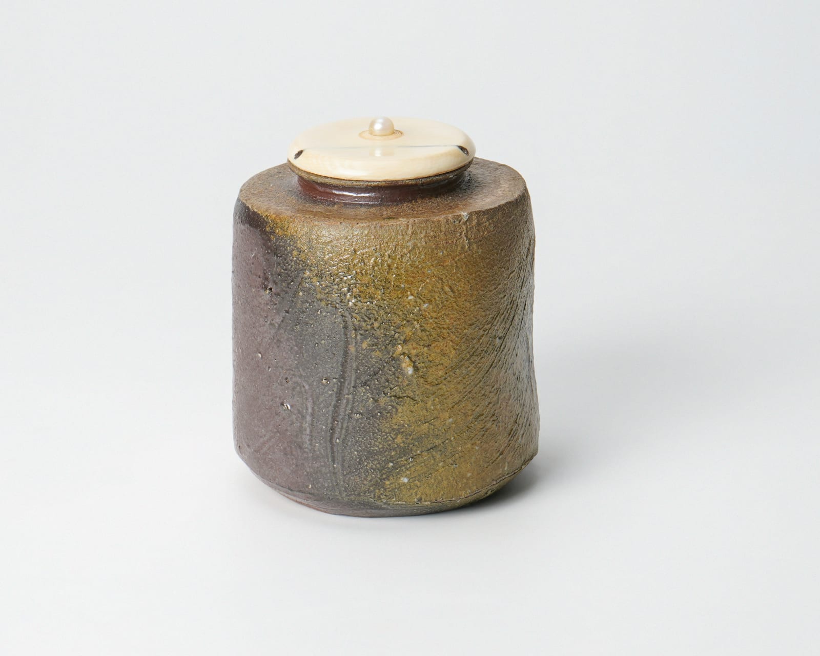 Isezaki Jun 伊勢崎淳, Bizen tea caddy 備前肩衛茶入