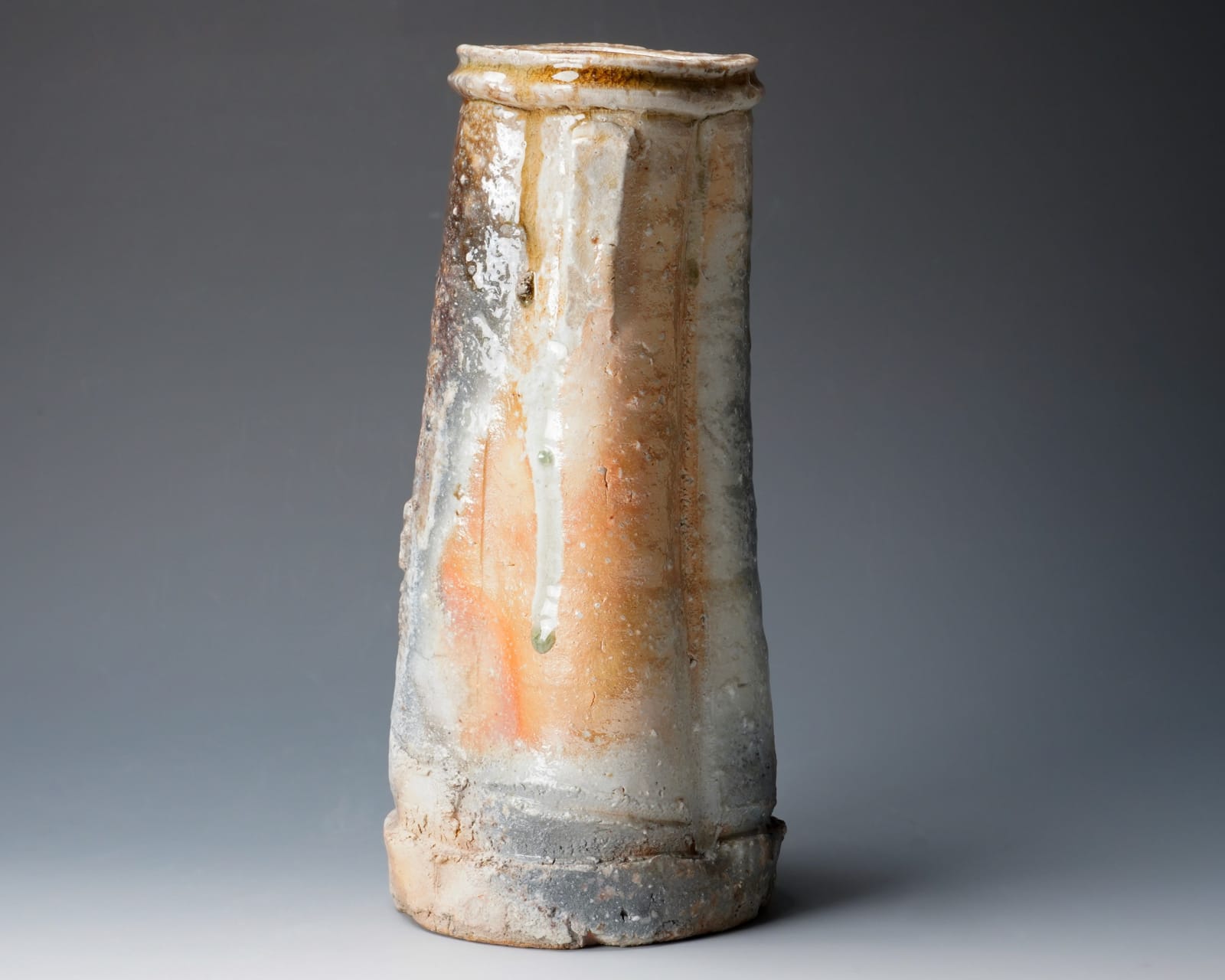 Sugimoto Sadamitsu 杉本貞光, Shigaraki Flower Vase 信楽花入