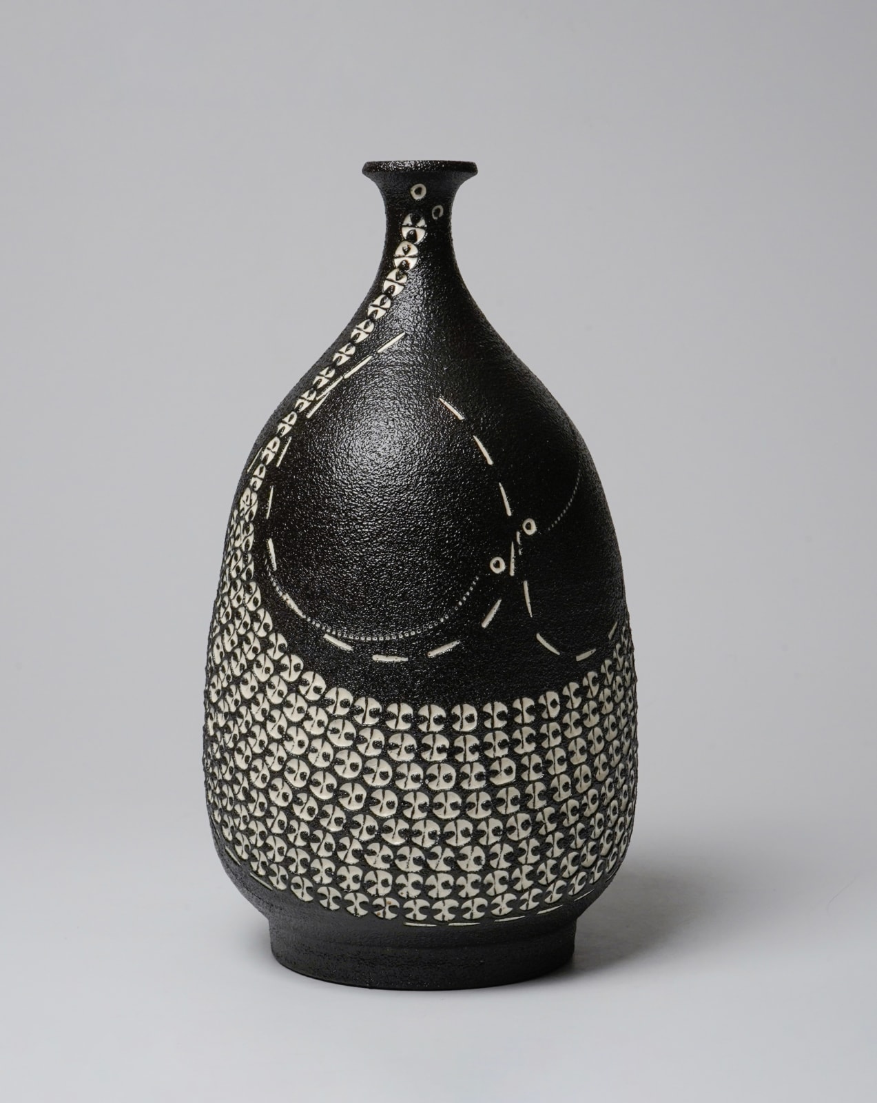 Kondo Yutaka 近藤豊, Flower Vase with Slip Stencil