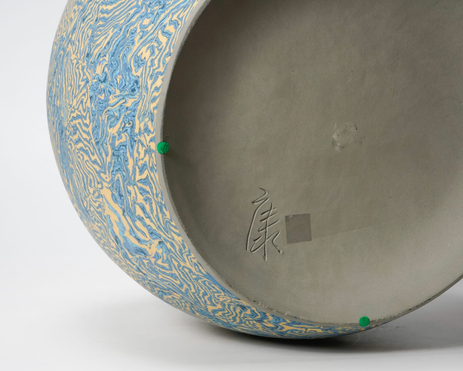 Matsui Kosei 松井康成, Jar with Marble Design 練上風白地壷, 1988