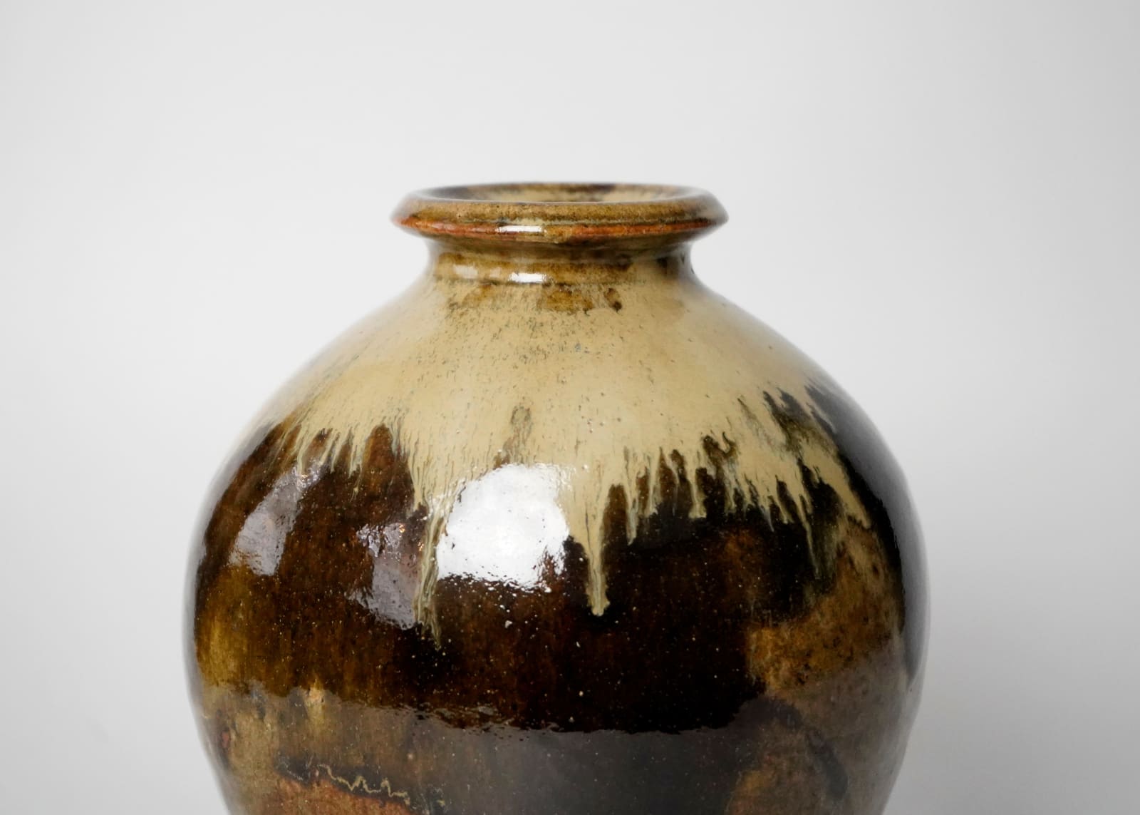 Murata Gen 村田 元, Jar, Iron and Rice Husk Glaze 糠白黒釉扁壺