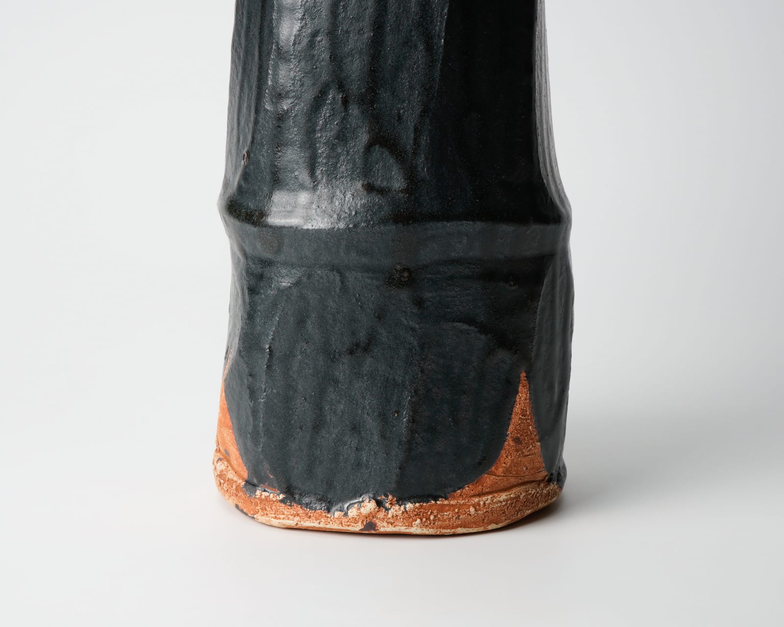 KATO Yasukage XIV 十四代加藤康景, Black oribe flower vase
