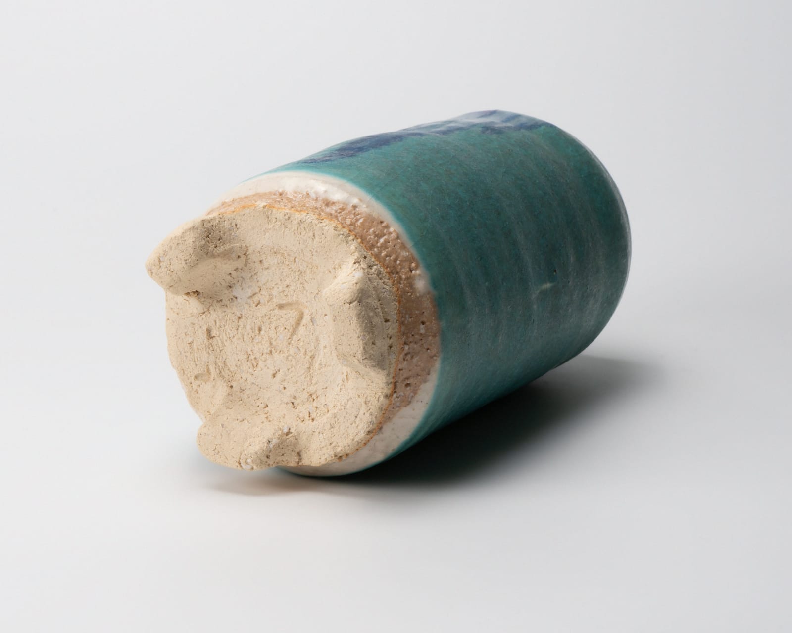 Kaneshige Iwao 金重巌, Karatsu flower vase with blue glaze , 2022