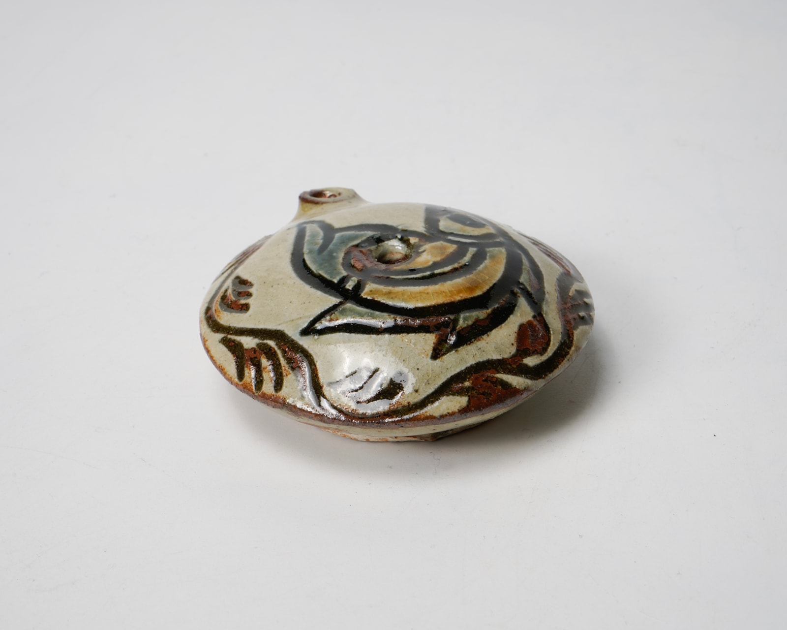 Kinjo Jiro 金城次郎, Water dropper with fish 水滴