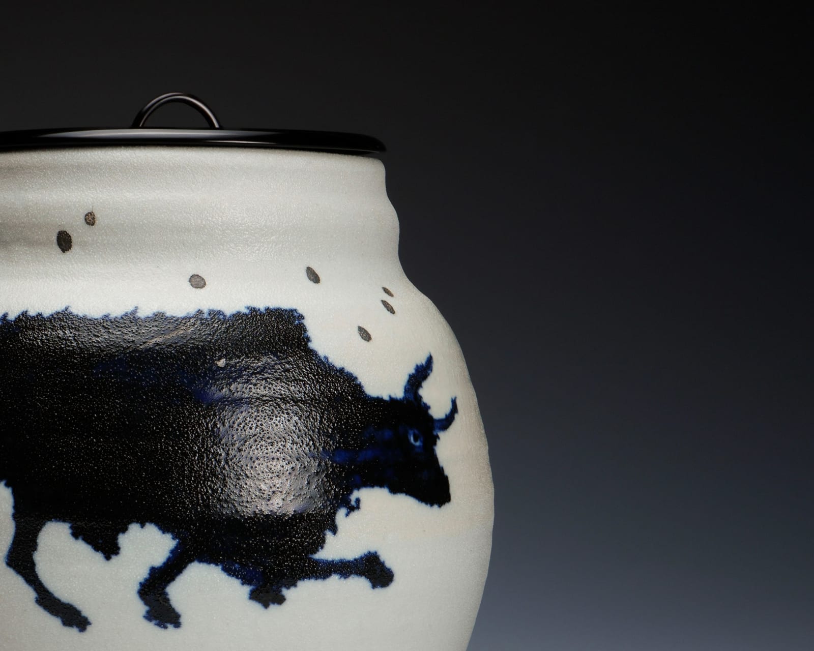 Kawamoto Goro 河本五郎, Sometsuke water jar with Ox motifs, 1980’s