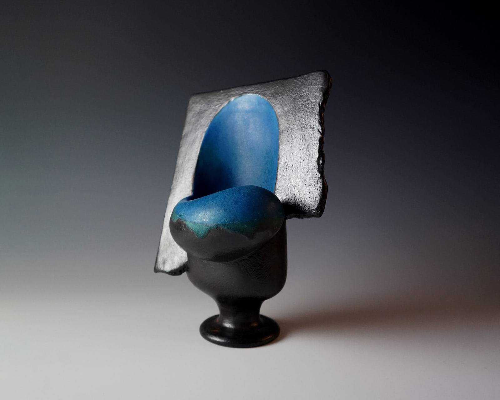 Yanagihara Mutsuo 柳原睦夫, Vessel "where the soul resides" 碧釉壷 “玉の所在”, 2014