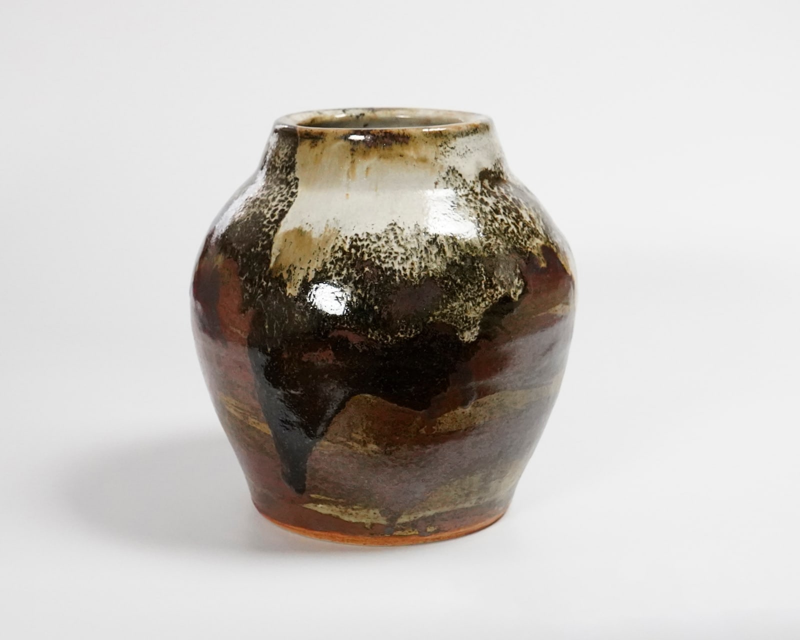 Murata Gen 村田 元, Jar, Black Iron on Rice Husk Glaze 糠白釉鉄砂黒文壺