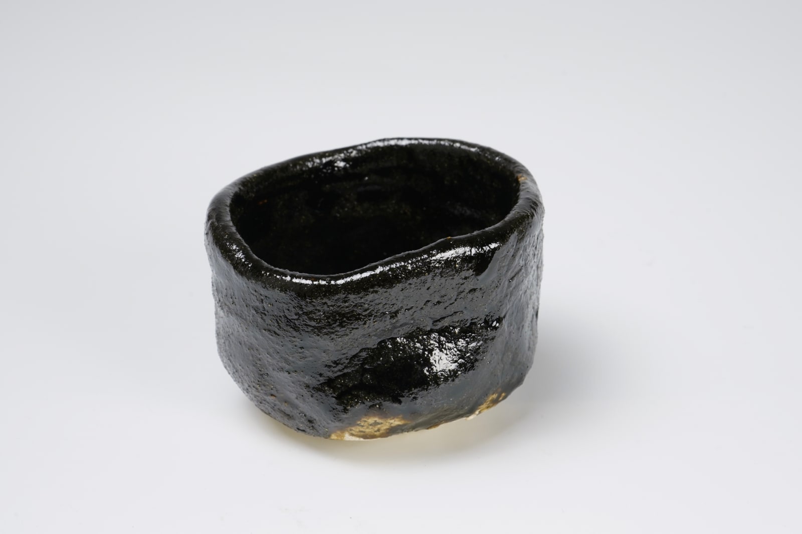 Nishioka Yu 西岡悠, Black Iron Glazed Guinomi 引出黒ぐい呑み