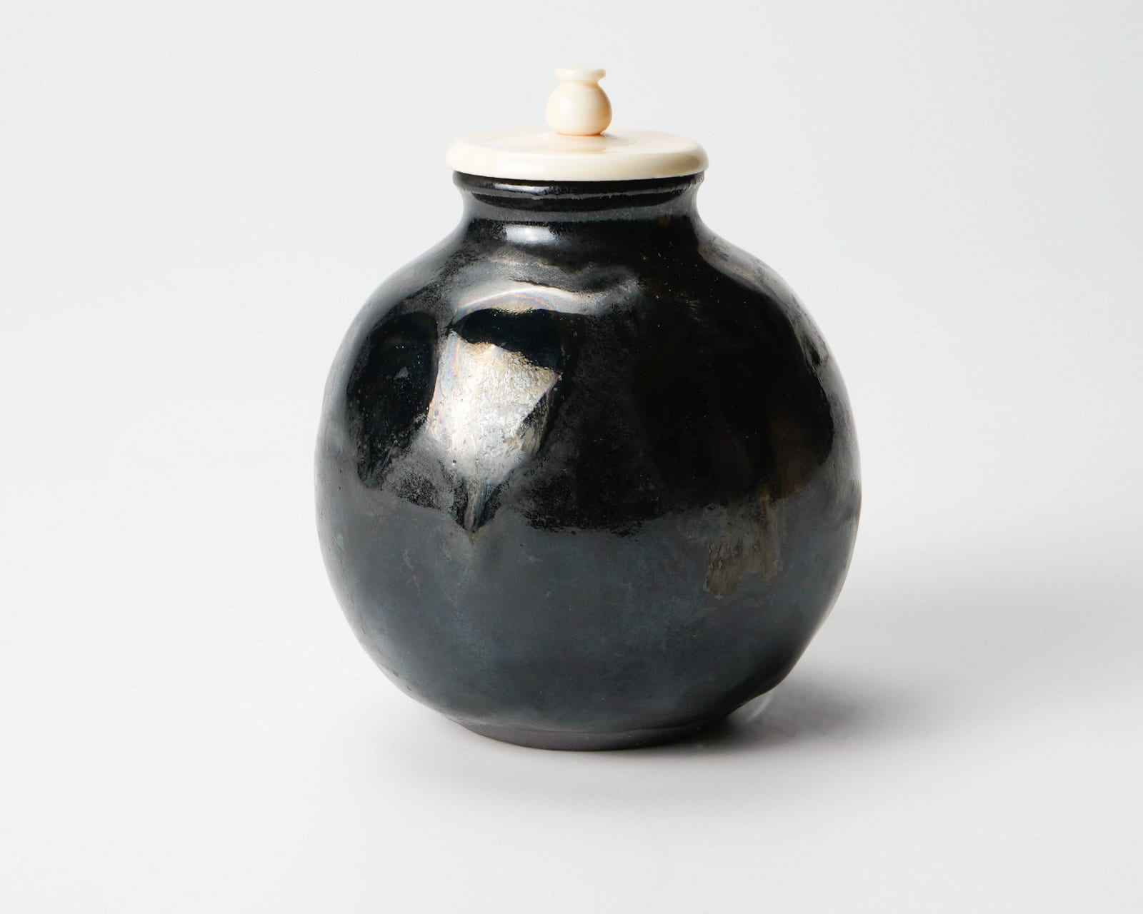 Umemoto Kenzo 梅本健三, Saiun round tea caddy