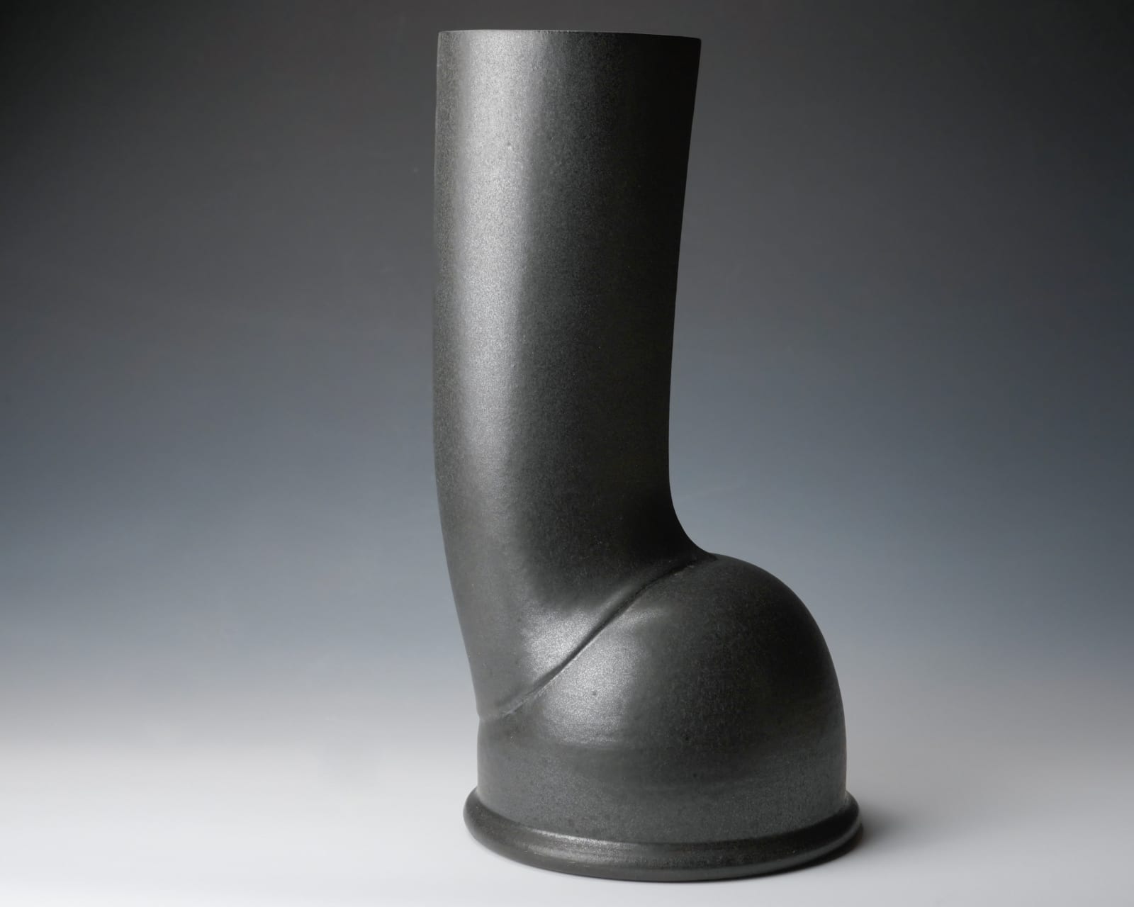 Shibata Shigeru 柴田繁, Black Glazed Vase 黒釉花器”起”, cia 1978