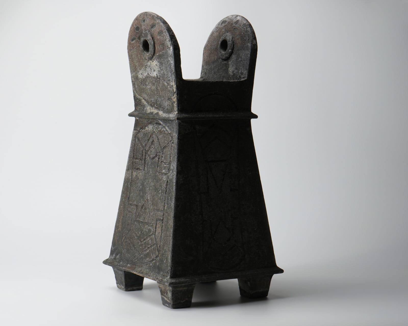 Koinuma Michio 肥沼美智雄, Archaic Jar, 1989