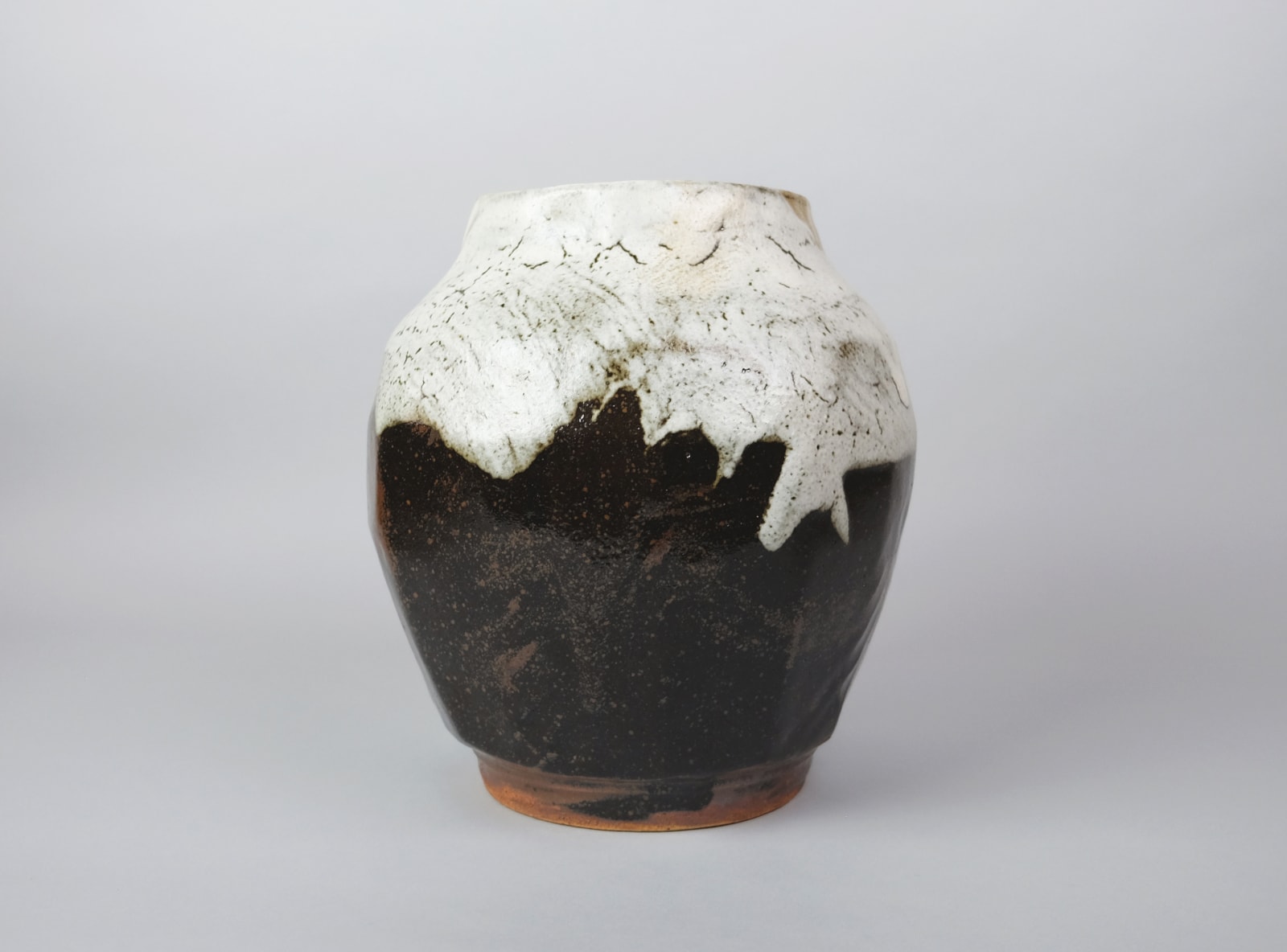 Murata Gen 村田 元, Black Slip over Rice-husk Glazed Jar 糠白黒釉 銹文壺, 1960s