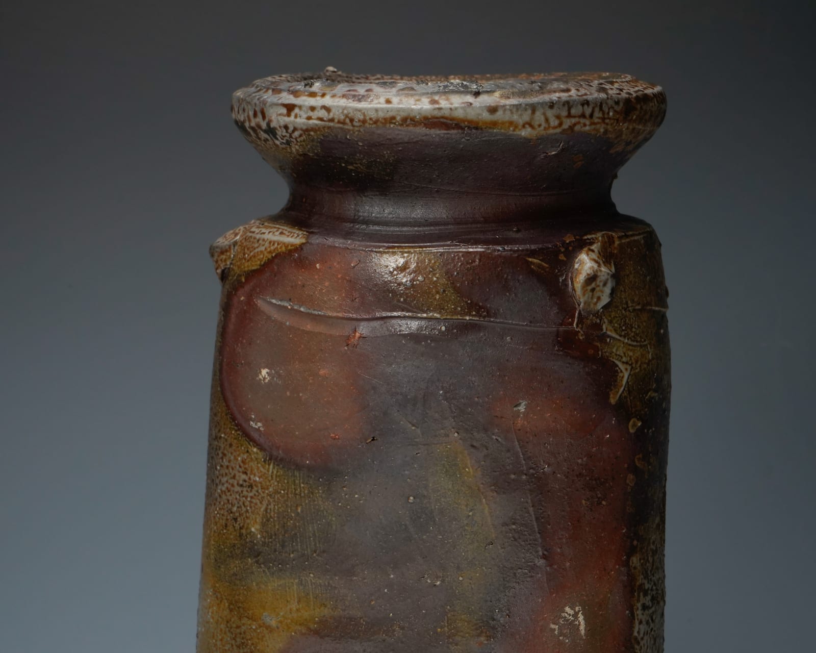 Isezaki Mitsuru 伊勢崎満, Three sided Bizen Flower Vase 備前