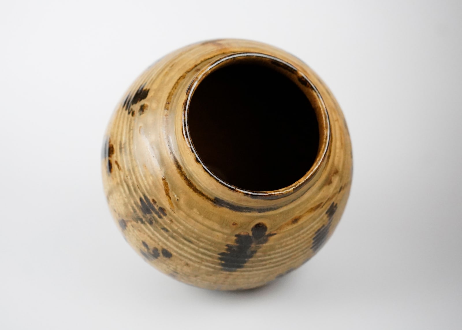 TAMURA Koichi 田村耕一, Flower Vase with Iron Drawing of Grass 野草文花器, 1960's