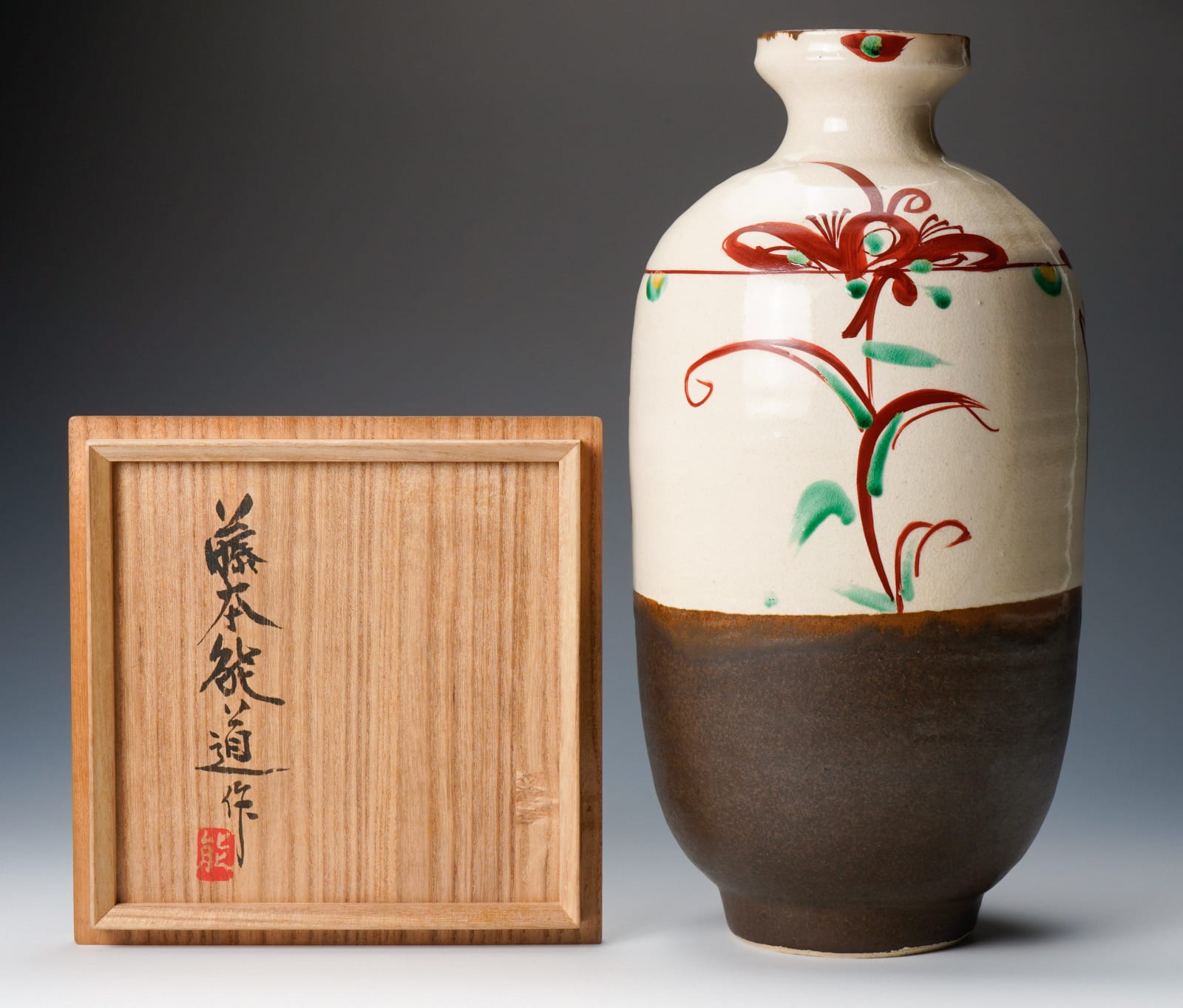 FUJIMOTO YOSHIMICHI (NŌDŌ) 藤本能道, Flower vase with Aka-E designs