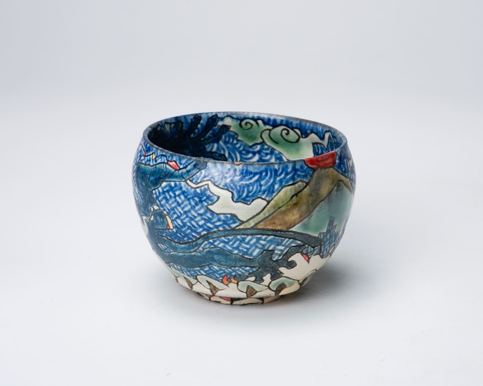 KOMAGO Tetsutarou 小孫哲太郎, No.4 Polychrome Guinomi with Carved Yamori Designs 線彫色絵家守紋ぐい呑, 2023