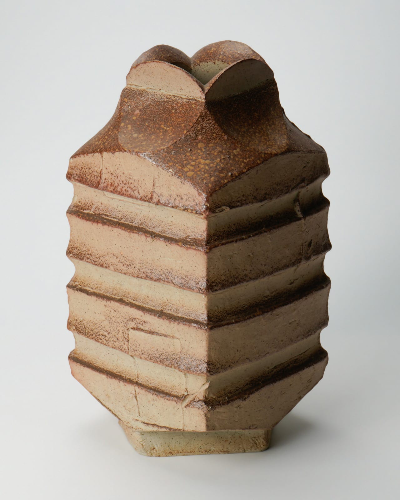 Mori Togaku 森 陶岳, Faceted Bizen jar, 1990