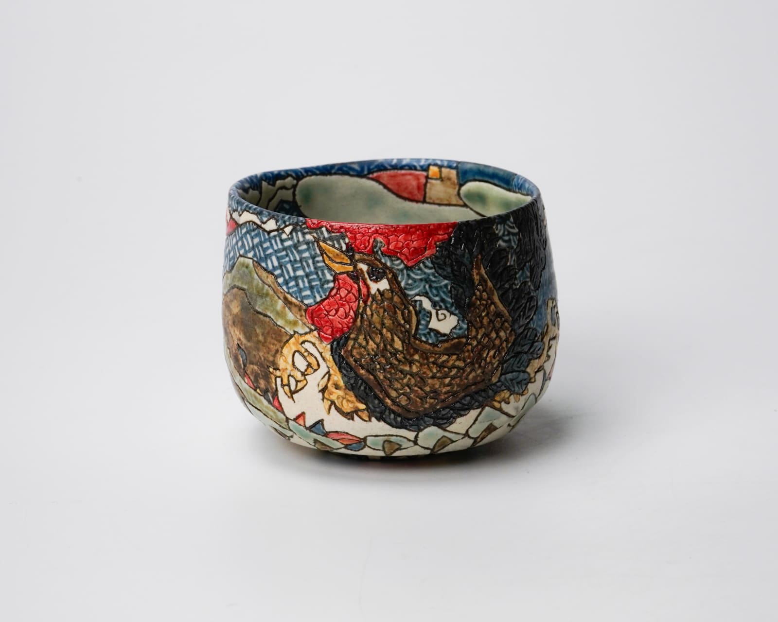 KOMAGO Tetsutarou 小孫哲太郎, No.5 Polychrome Guinomi with Carved Bantam Designs 線彫色絵チャボ紋ぐい呑, 2023