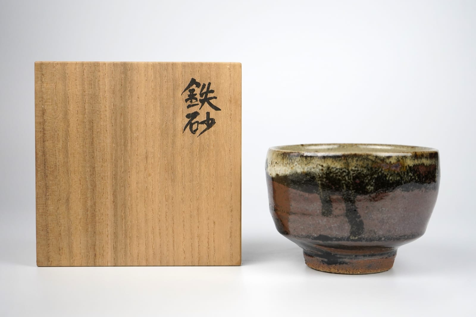 Murata Gen 村田 元, Teabowl with tessha iron sand glaze 鉄砂茶碗