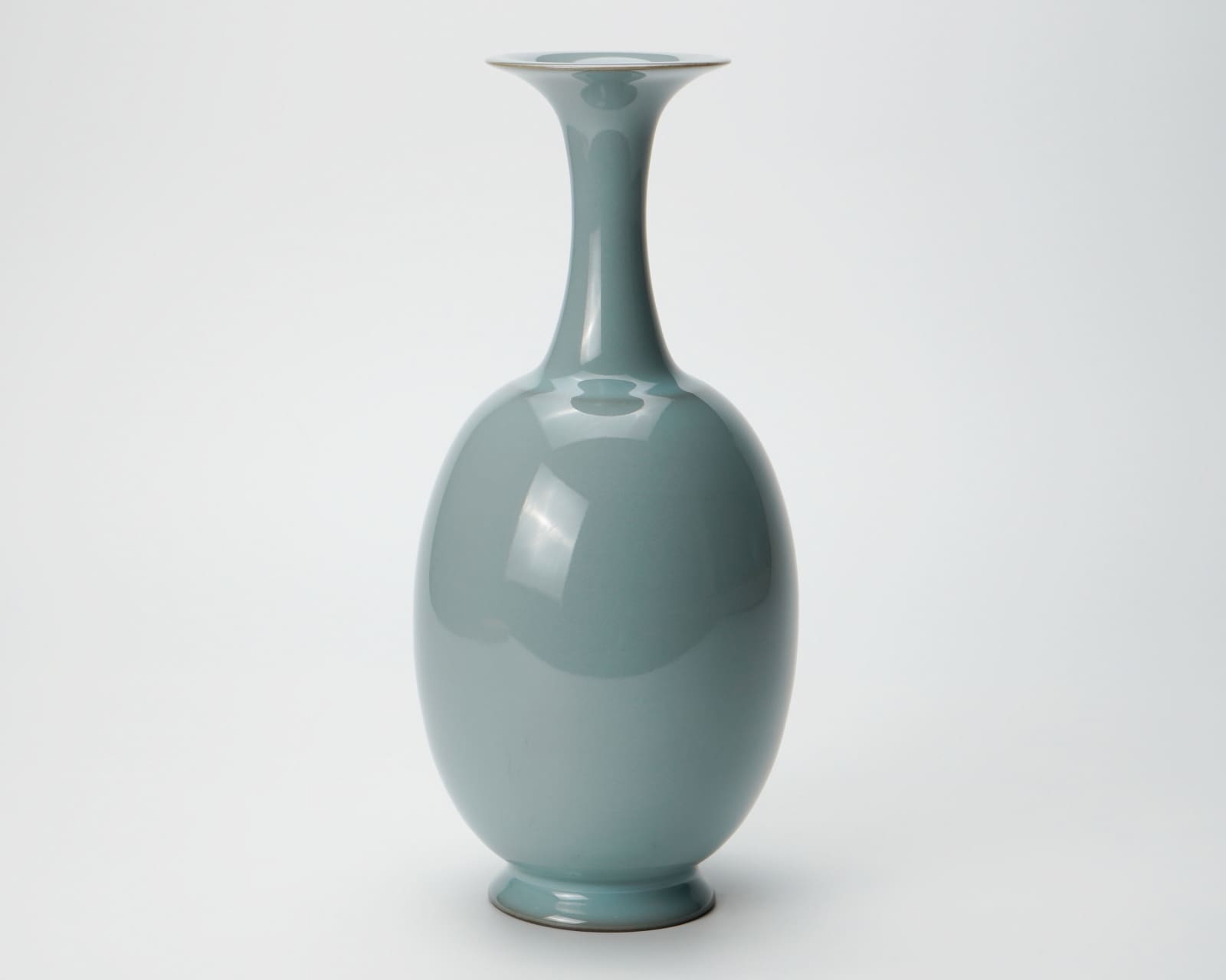 Kawase Shinobu 川瀬 忍, Celadon flower vase
