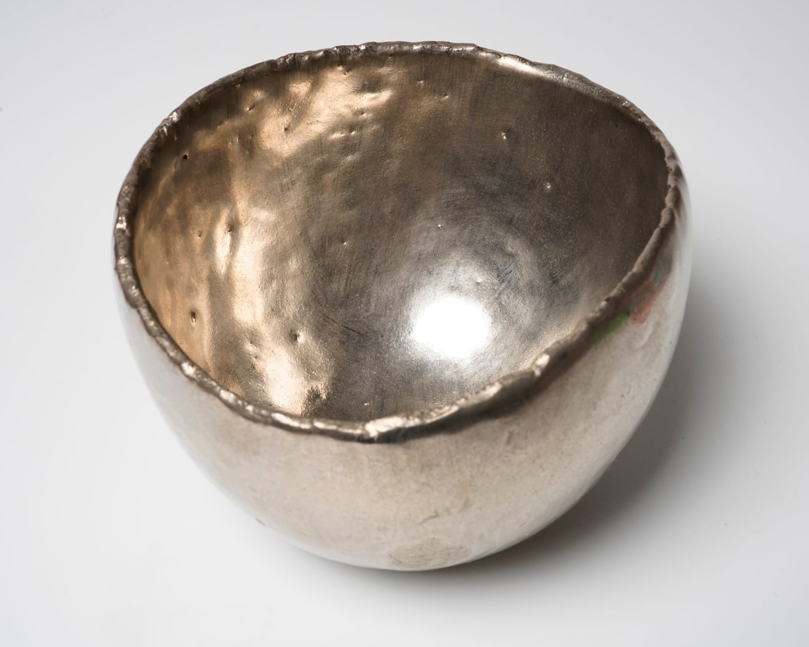 Uchida Koichi 内田鋼一, Platinum tea bowl 白金彩, 2019 | Dai