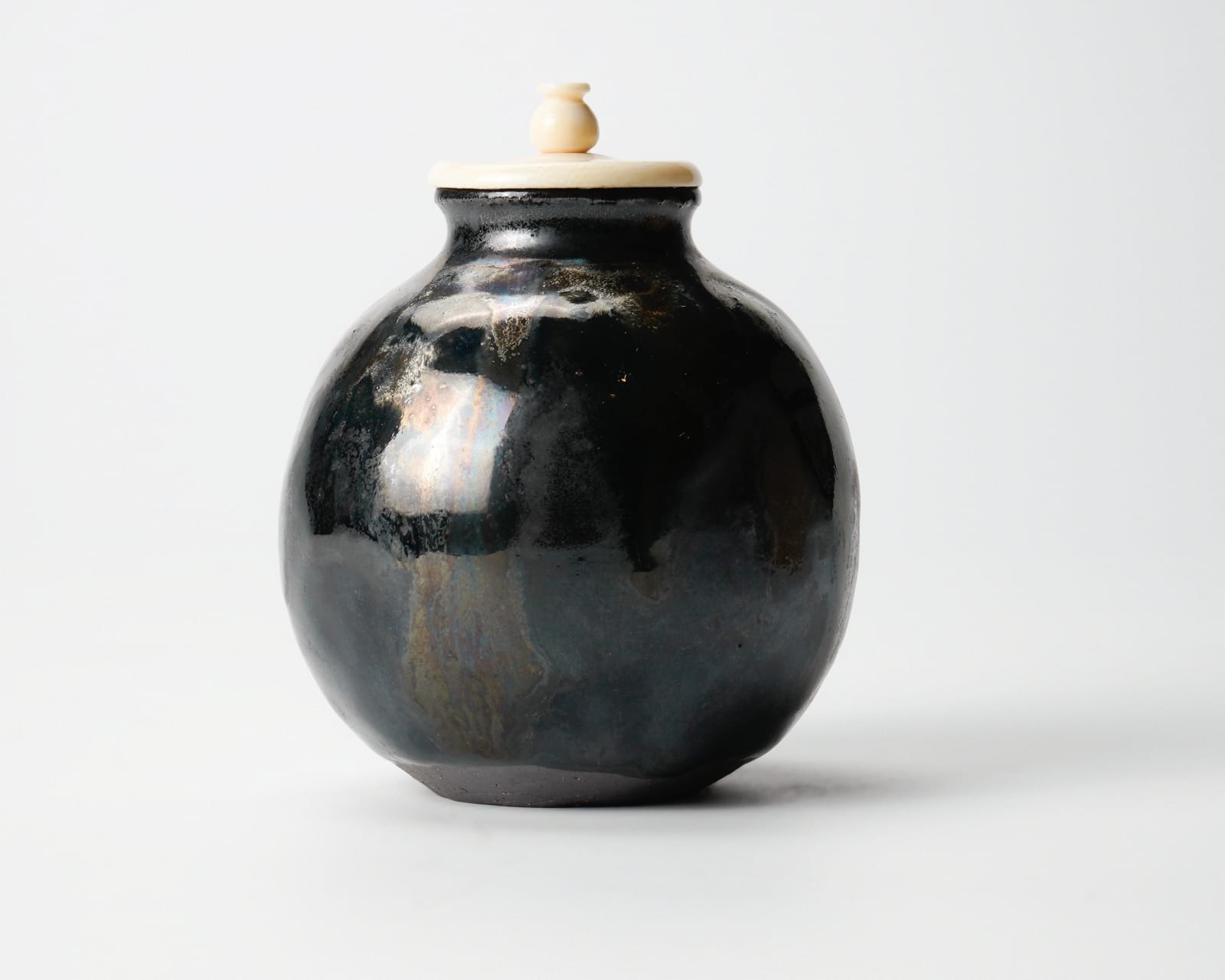 Umemoto Kenzo 梅本健三, Saiun round tea caddy