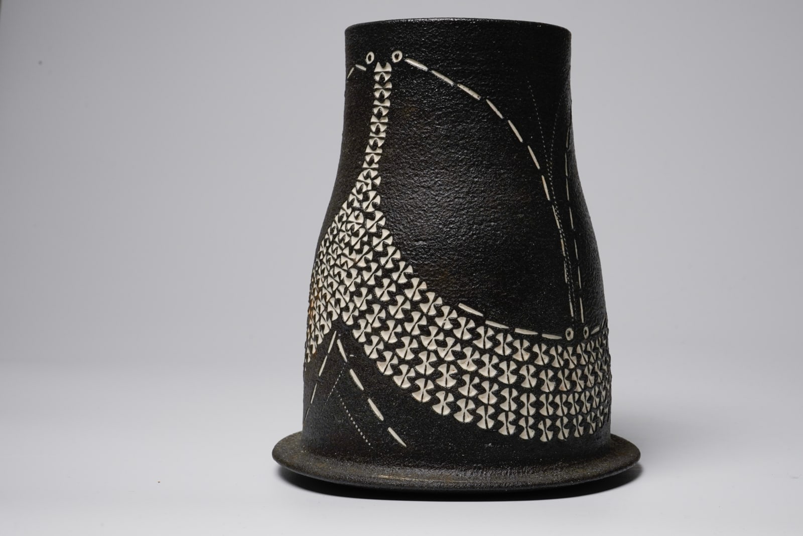 Kondo Yutaka 近藤豊, Flower Vase with Slip Stencil