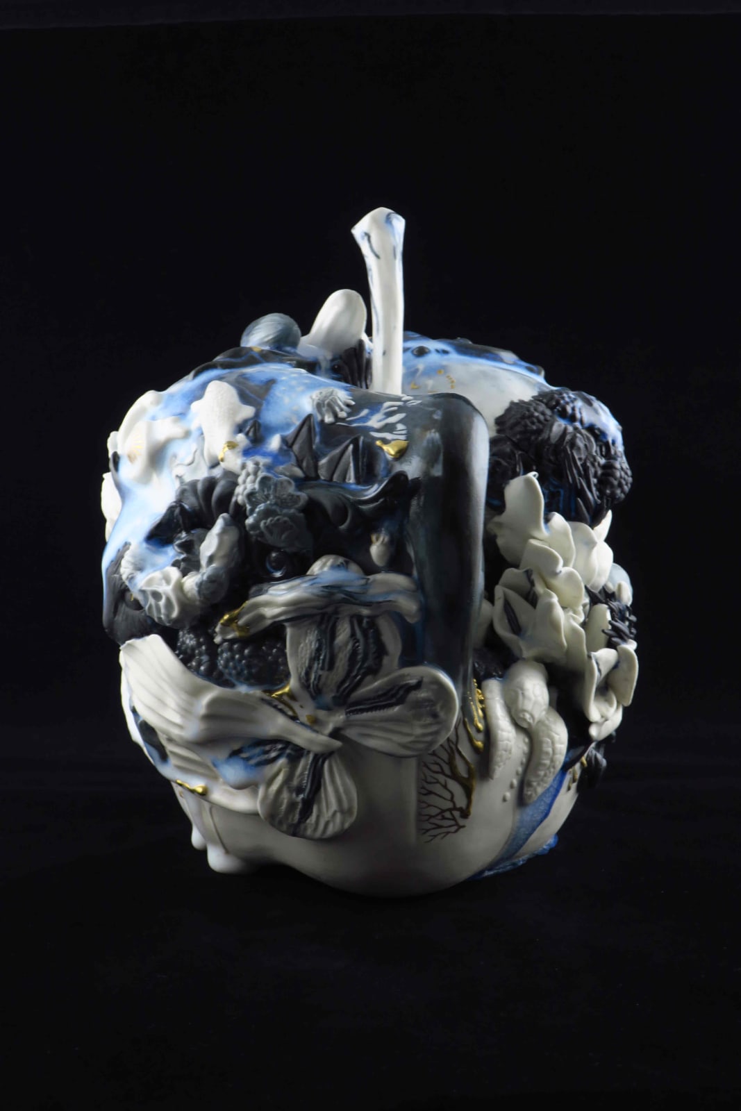 Oishi Sayaka 大石早矢香, Sensitive Apple - Black&White, 2022