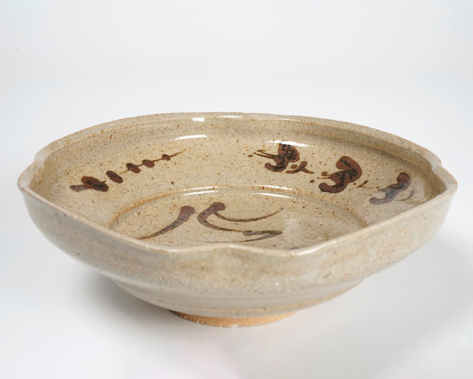 Nishioka Koju 西岡小十, Karatsu square plate with iron drawings 2 Kojiro Kiln 絵唐津四方変形皿: 小次郎窯