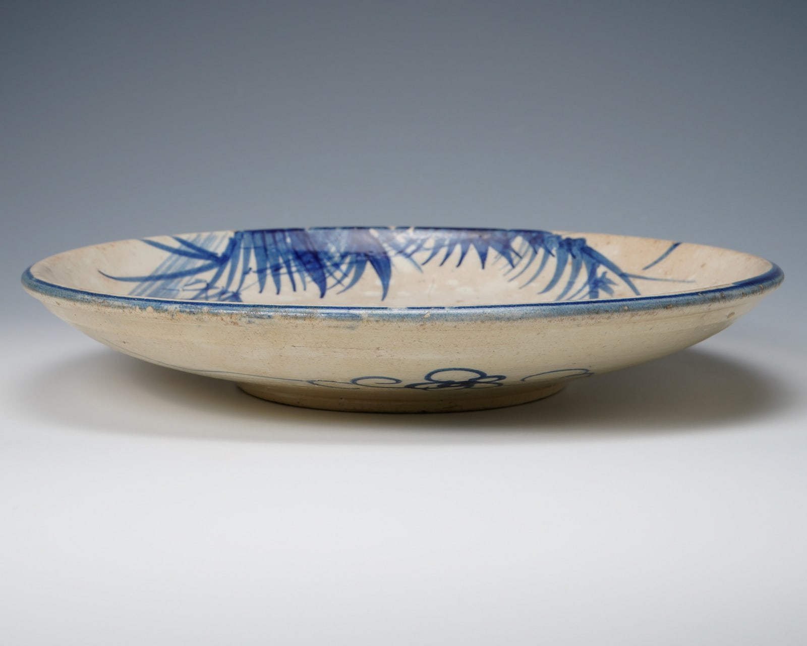 Seto plate with sometsuke (blue & white) bamboo and bee motif 瀬戸皿青竹, Late Edo period 江戸時代後期 19世紀